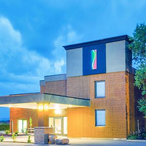 Super 8 By Wyndham Plattsburgh